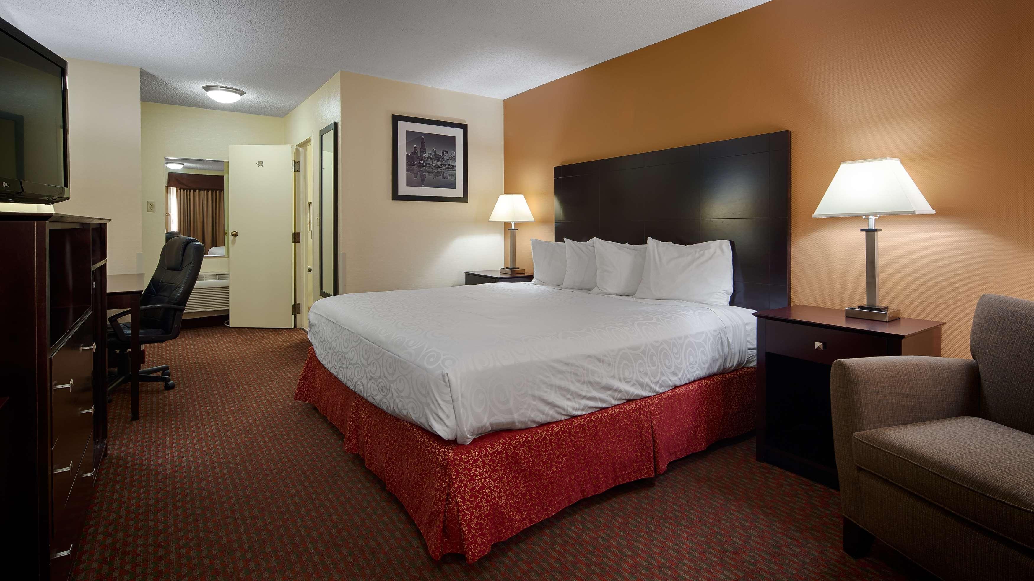 Western Of St. Charles Hotel 3*