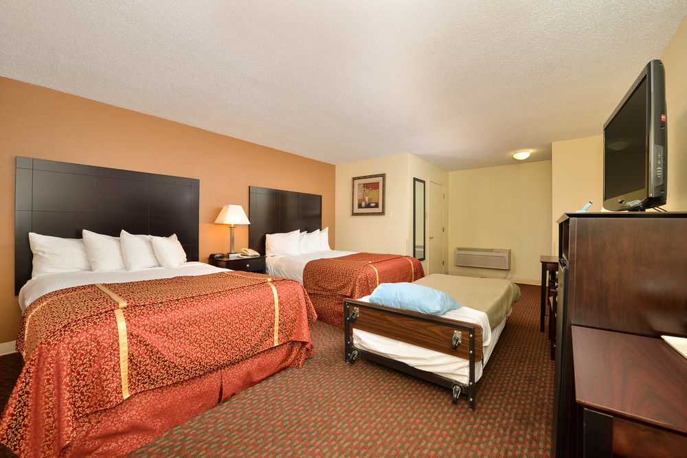 Western Of St. Charles Hotel 3*