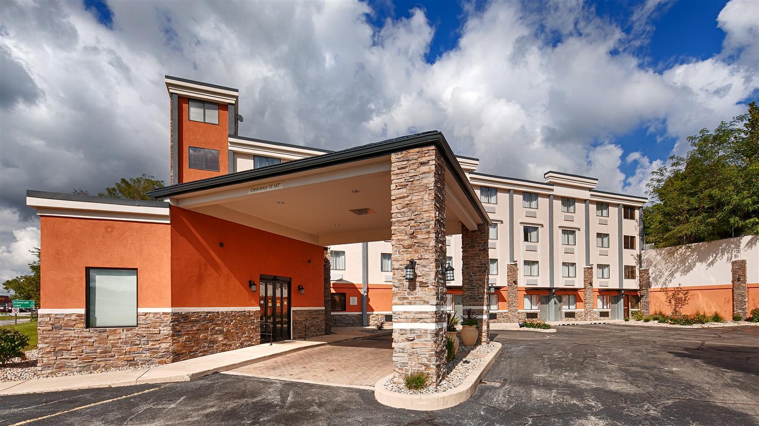 Western Of St. Charles Hotel