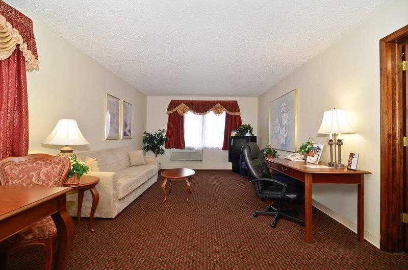 Western Of St. Charles Hotel 3*