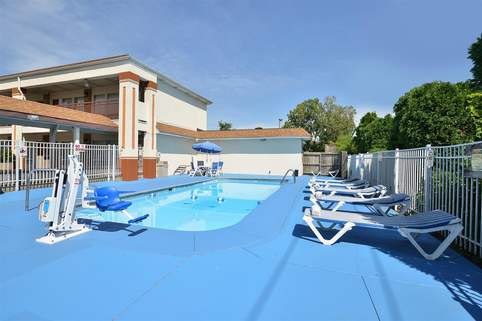 Western Of St. Charles Hotel 3*