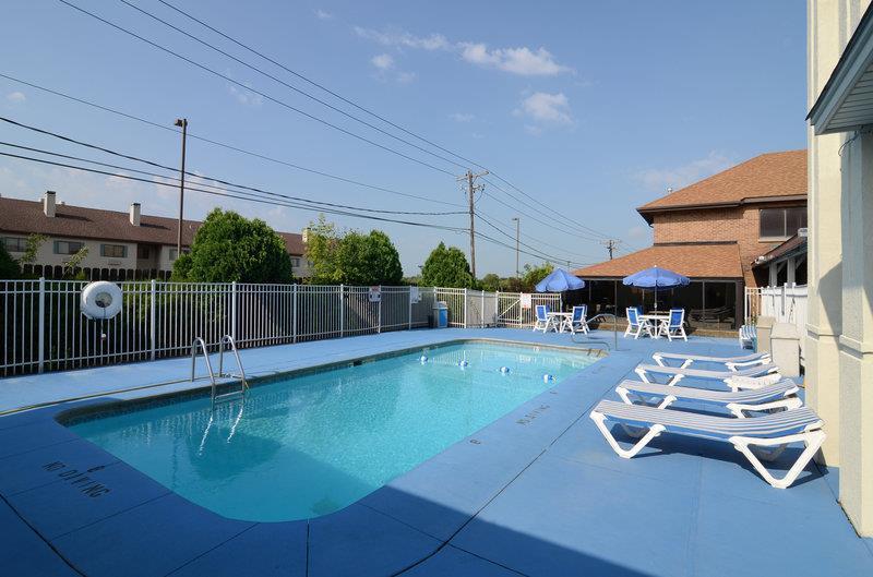 Hotel Western Of St. Charles 3*