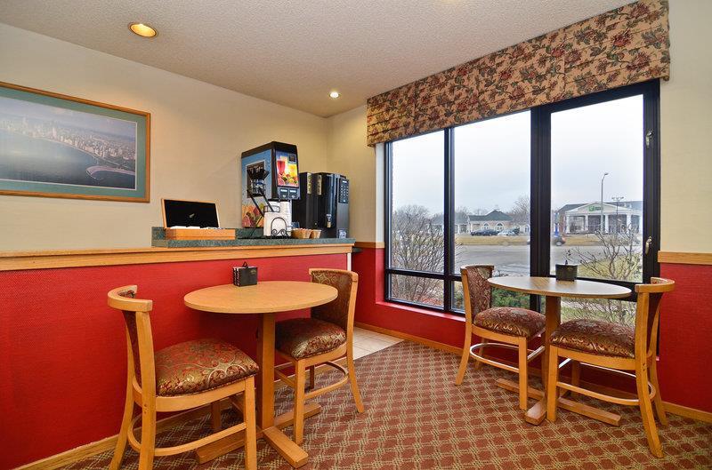 Hotel Western Of St. Charles 3*